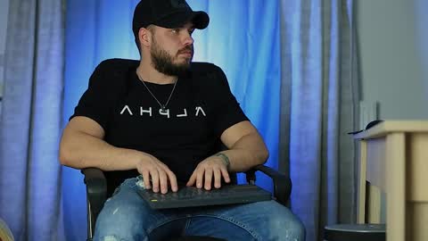 JULiUS   online show from January 2025 06:24:02 PM