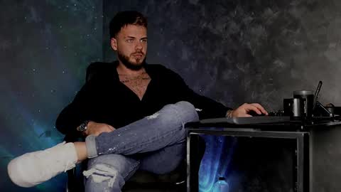 JULiUS   online show from November 2025 08:27:02 PM