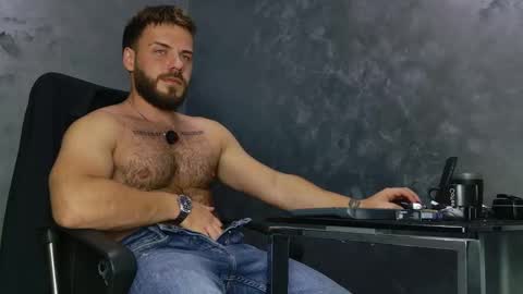 JULiUS   online show from November 2025 08:08:01 PM