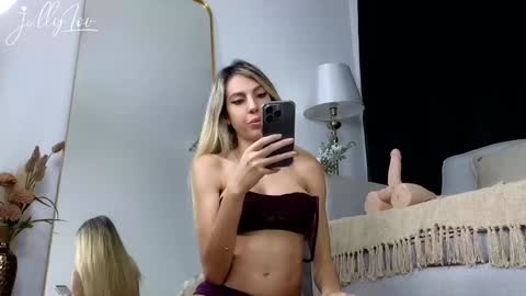 Snapshot of jully_lov chatting on December 2024 09:39:02 PM Jully Lov  online show from December 2024 09:39:02 PM