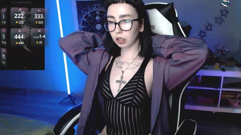 Snapshot of julscinamon chatting on December 2024 04:47:01 PM Baroness Von Cringe online show from December 2024 04:47:01 PM