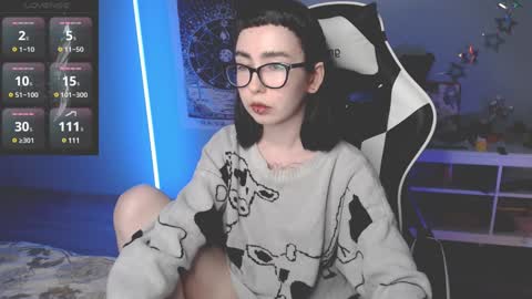 Snapshot of julscinamon chatting on December 2024 08:07:02 PM Baroness Von Cringe online show from December 2024 08:07:02 PM