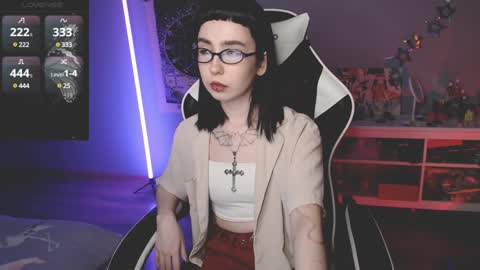 Snapshot of julscinamon chatting on February 2025 05:51:01 PM Baroness Von Cringe online show from February 2025 05:51:01 PM