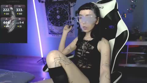 Snapshot of julscinamon chatting on February 2025 04:58:01 PM Baroness Von Cringe online show from February 2025 04:58:01 PM