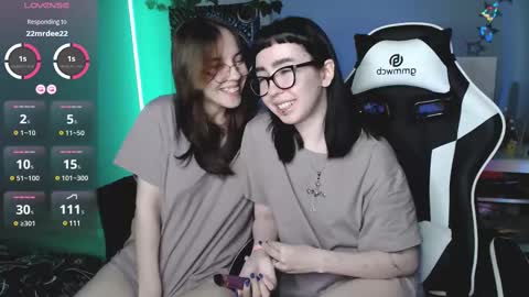 Snapshot of julscinamon chatting on February 2025 07:47:01 PM Baroness Von Cringe online show from February 2025 07:47:01 PM