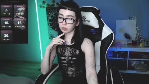 Snapshot of julscinamon chatting on March 2025 06:11:01 PM Baroness Von Cringe online show from March 2025 06:11:01 PM