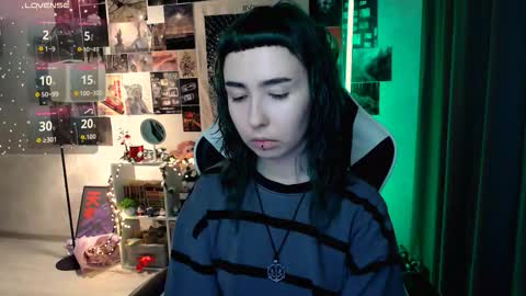 Snapshot of julscinamon chatting on October 2025 04:59:02 PM Baroness Von Cringe online show from October 2025 04:59:02 PM