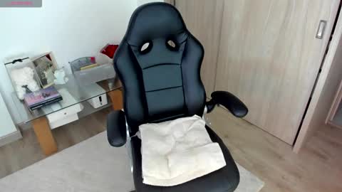 july_correa online show from September 2025 10:57:02 PM