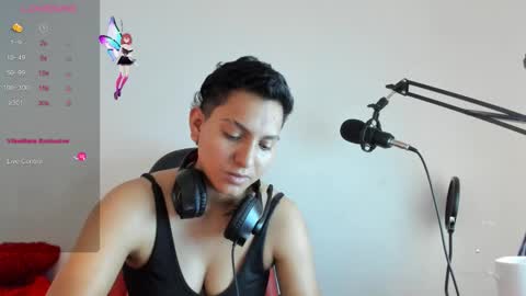 Julya Smith online show from October 2025 02:12:02 PM