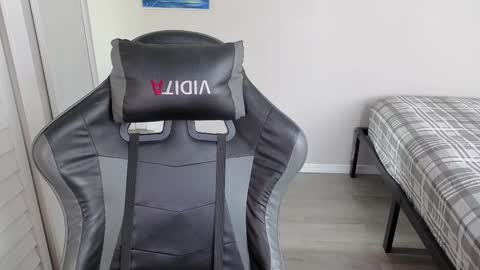 julyclb online show from January 2026 03:06:01 PM