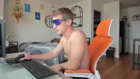 Junior Madison online show from October 2025 04:19:02 PM