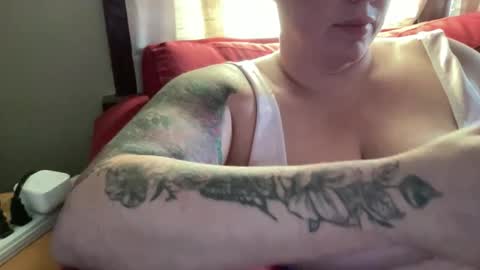 Flirty influncer online show from October 2025 01:25:02 PM