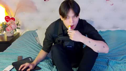 just_gay_ online show from February 2025 07:38:01 PM