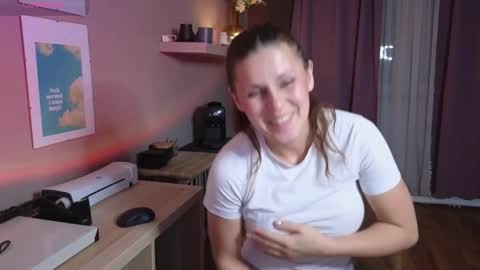 Snapshot of just_honey4u chatting on October 2025 08:27:02 PM just_honey4u online show from October 2025 08:27:02 PM