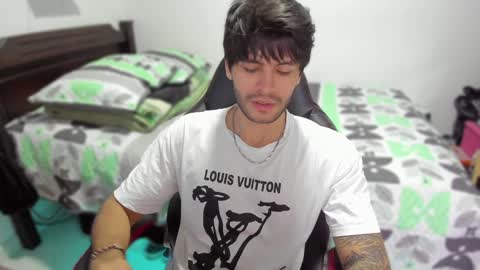 Snapshot of justin_stark1 chatting on January 2025 11:26:01 PM Diego online show from January 2025 11:26:01 PM