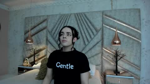 Justine online show from March 2026 03:41:02 AM