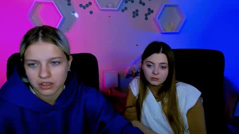 kaela_spell_ online show from November 2025 09:56:02 AM