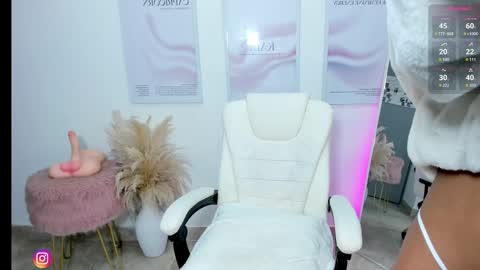 Snapshot of kaia_cam chatting on February 2025 11:17:01 AM online show from February 2025 11:17:01 AM