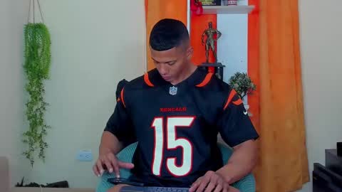 Snapshot of kale_tomson chatting on February 2025 04:36:02 PM kale thomson online show from February 2025 04:36:02 PM