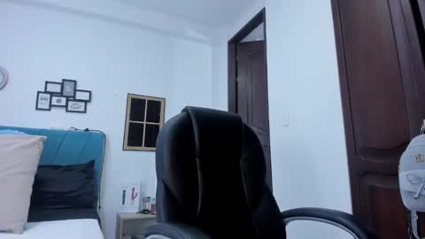 Kamilalopez online show from October 2025 09:45:01 PM