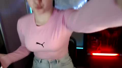 Snapshot of kamilla_love_ chatting on April 2026 12:09:02 PM kamilla_love_ online show from April 2026 12:09:02 PM