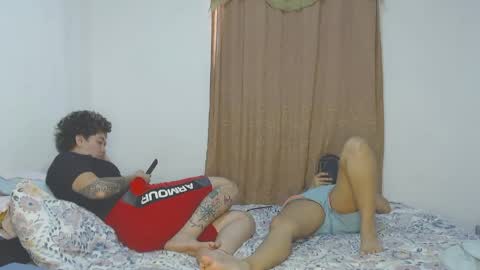 Snapshot of kammy_cami chatting on June 2026 02:33:01 PM kammy y camila online show from June 2026 02:33:01 PM