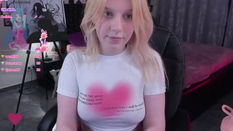 Snapshot of karambamoon chatting on January 2025 12:30:01 AM Lera online show from January 2025 12:30:01 AM
