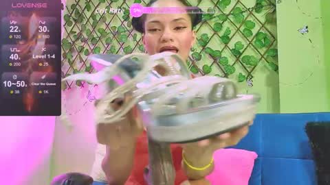 Karen  online show from October 2025 02:37:01 PM