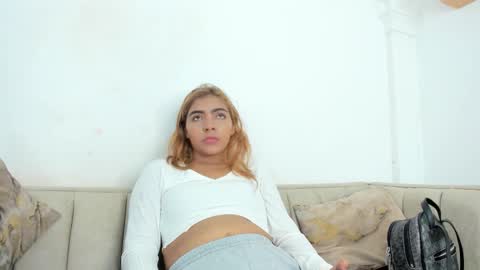 Kari  online show from November 2025 06:56:02 PM