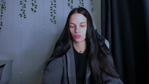 karla_lim online show from October 2025 04:37:01 PM