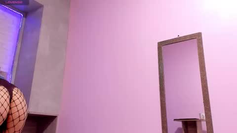 Snapshot of karlacollins_ chatting on November 2025 11:32:02 AM Karla online show from November 2025 11:32:02 AM