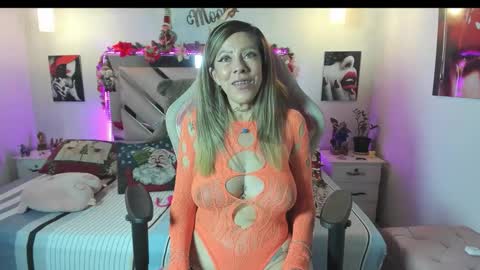 Snapshot of karly_moonn chatting on December 2025 10:27:01 PM Karly Moonns online show from December 2025 10:27:01 PM