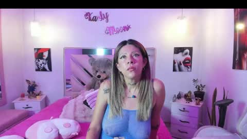 Snapshot of karly_moonn chatting on May 2026 09:42:01 PM Karly Moonns online show from May 2026 09:42:01 PM