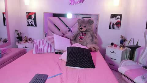 Snapshot of karly_moonn chatting on May 2026 10:03:01 PM Karly Moonns online show from May 2026 10:03:01 PM