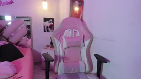 Snapshot of karly_moonn chatting on May 2026 10:16:02 PM Karly Moonns online show from May 2026 10:16:02 PM
