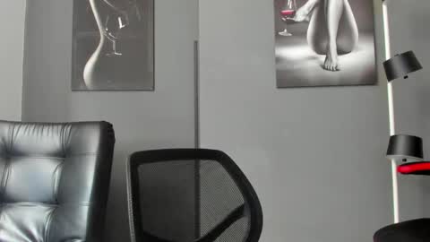   online show from November 2025 05:45:02 PM