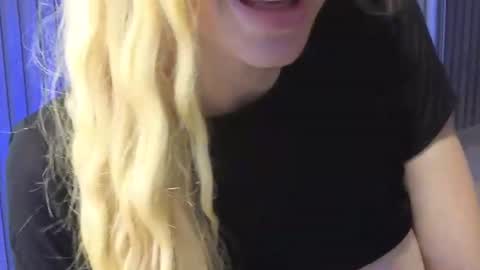 Julia online show from June 2026 07:45:01 PM