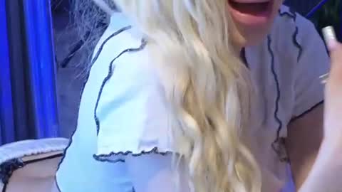 Julia online show from June 2026 07:48:01 PM