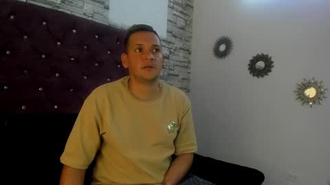 Snapshot of karol_and_paul chatting on December 2024 08:12:02 PM karol and paul online show from December 2024 08:12:02 PM
