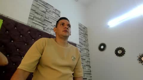 Snapshot of karol_and_paul chatting on January 2025 08:04:01 PM karol and paul online show from January 2025 08:04:01 PM