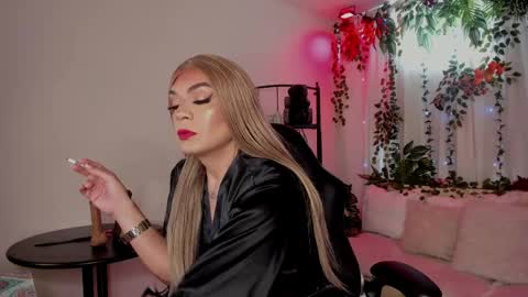 Snapshot of karol_elegance_ chatting on May 2026 01:16:01 PM karol online show from May 2026 01:16:01 PM