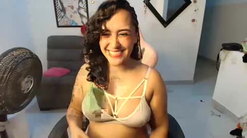 Snapshot of karol_naughty chatting on February 2025 02:33:01 AM online show from February 2025 02:33:01 AM
