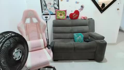 Snapshot of karol_naughty chatting on March 2025 11:18:01 AM online show from March 2025 11:18:01 AM