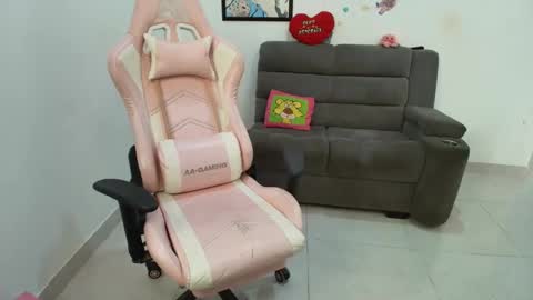 Snapshot of karol_naughty chatting on March 2025 12:41:02 PM online show from March 2025 12:41:02 PM
