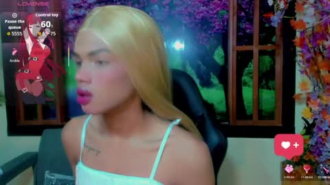Snapshot of karol_vanessa__ chatting on April 2026 11:17:01 AM karol Vanessa online show from April 2026 11:17:01 AM
