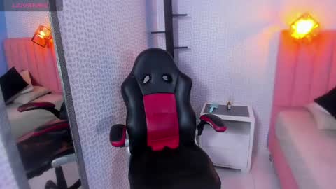 Snapshot of karolagrey chatting on April 2026 12:50:02 PM karolagrey online show from April 2026 12:50:02 PM