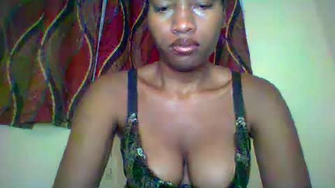 Snapshot of karoliee chatting on June 2026 08:09:02 AM karoliee online show from June 2026 08:09:02 AM