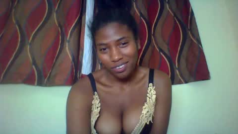 Snapshot of karoliee chatting on June 2026 09:35:01 PM karoliee online show from June 2026 09:35:01 PM