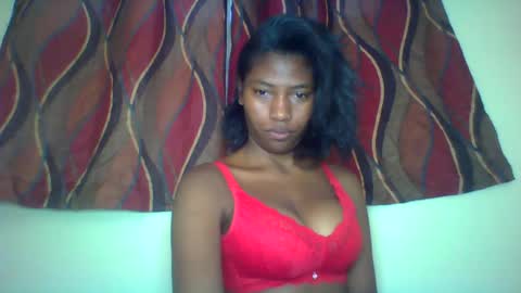 Snapshot of karoliee chatting on June 2026 11:01:01 AM karoliee online show from June 2026 11:01:01 AM