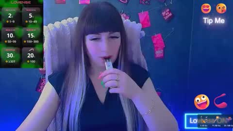 Caroline online show from May 2026 06:09:02 AM